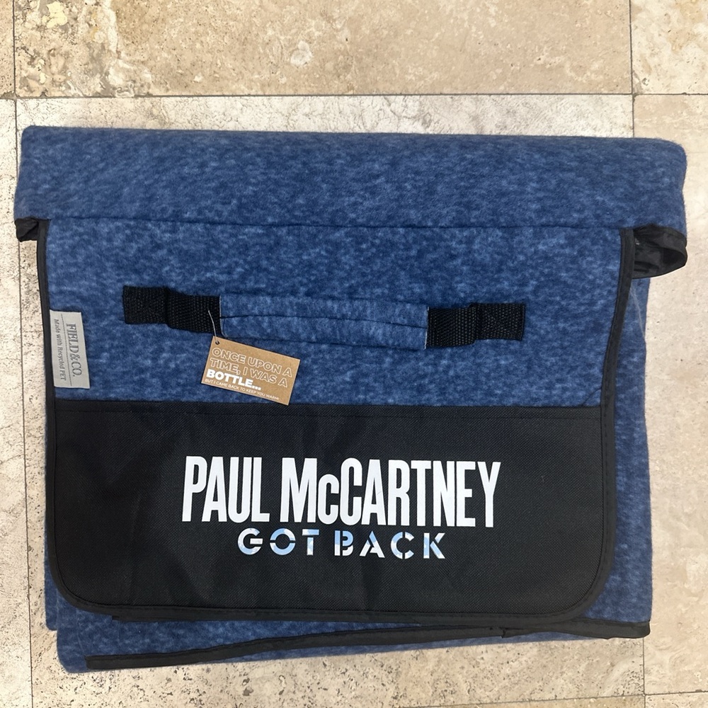 NEW WITH TAG
Paul McCartney foldable blue picnic blanket
